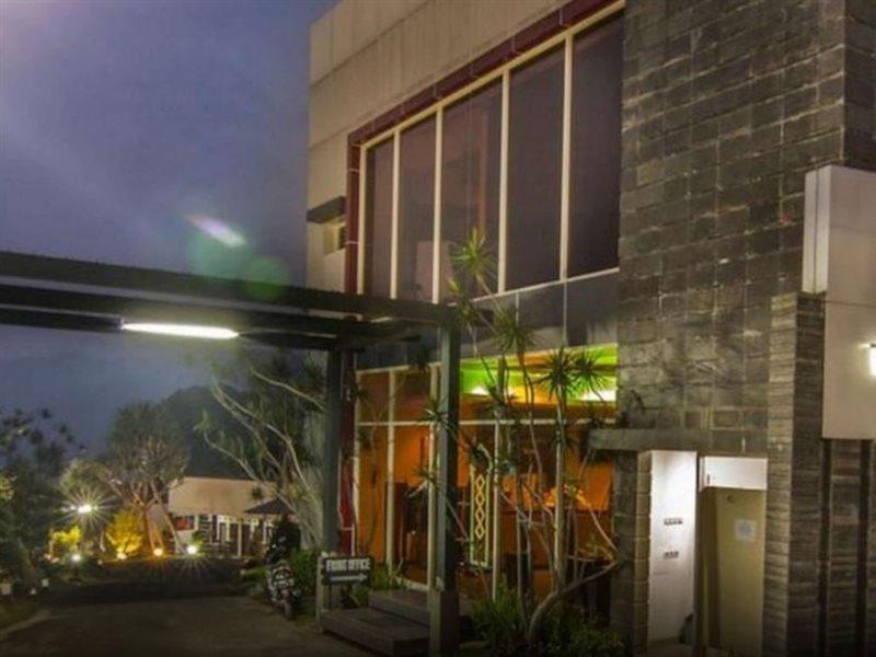 The Rizen Hotel Cisarua Εξωτερικό φωτογραφία
