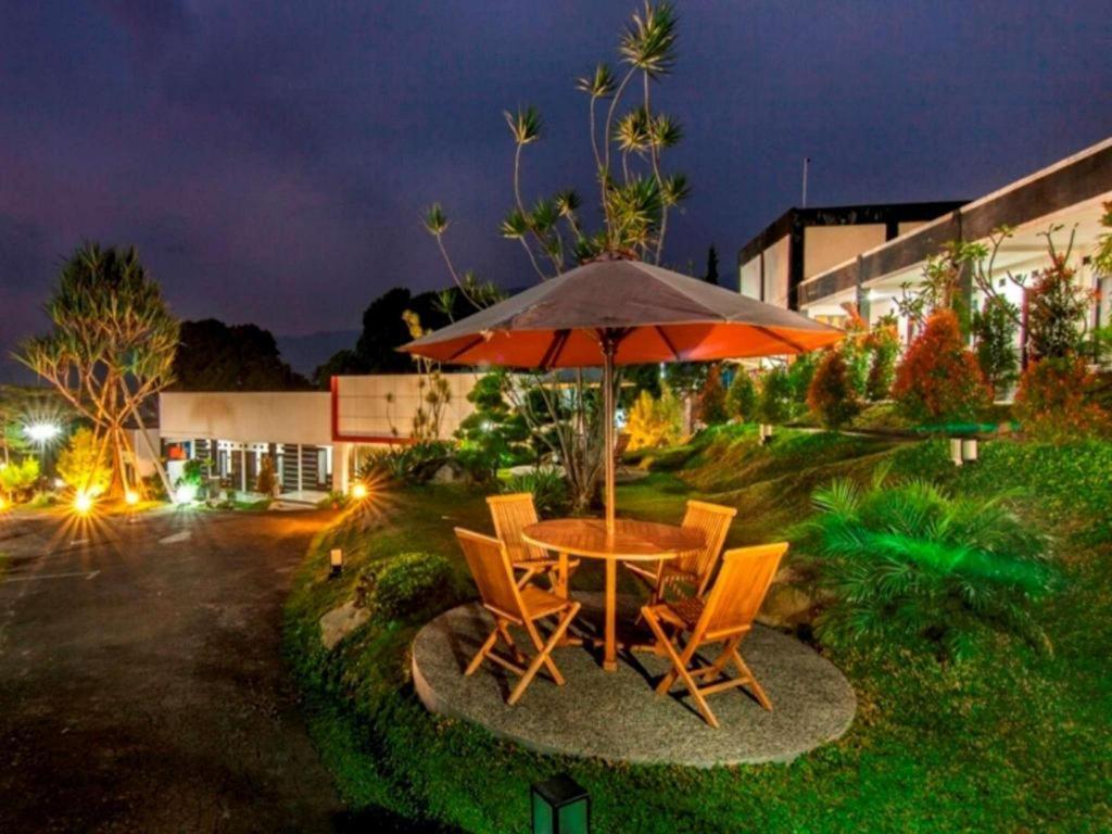 The Rizen Hotel Cisarua Εξωτερικό φωτογραφία