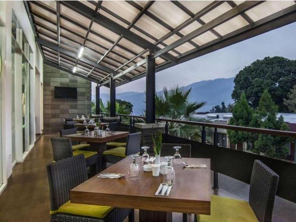 The Rizen Hotel Cisarua Εξωτερικό φωτογραφία