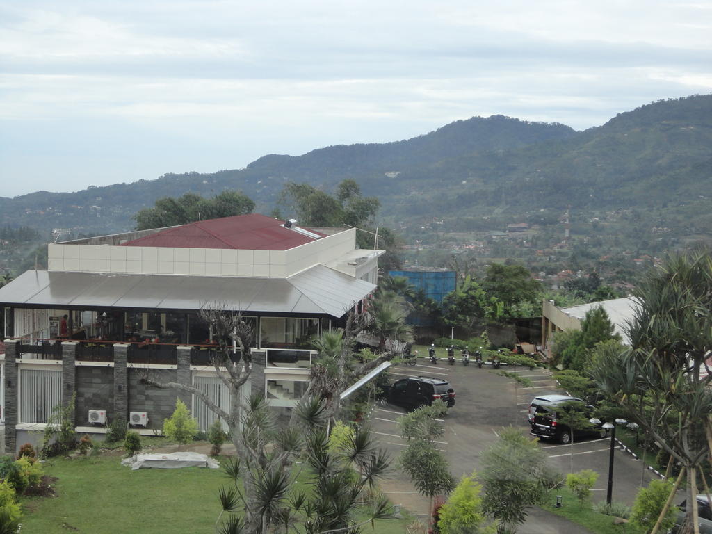 The Rizen Hotel Cisarua Εξωτερικό φωτογραφία